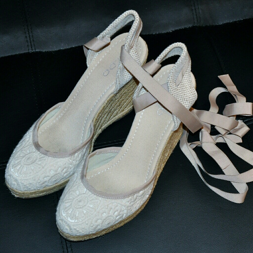 Aldo Espadrilles Cream Floral Lace-Up