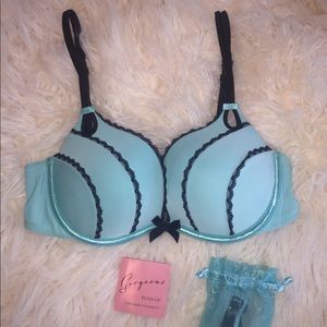 Victoria’s Secret LIKE NEW Gorgeous Push Up Bra