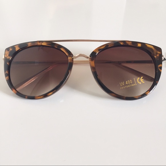 💙 LAST ONE 💙 Cat Eye Sunglasses - Picture 3 of 8