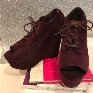 Steve Madden Windupp Suede Wedge
