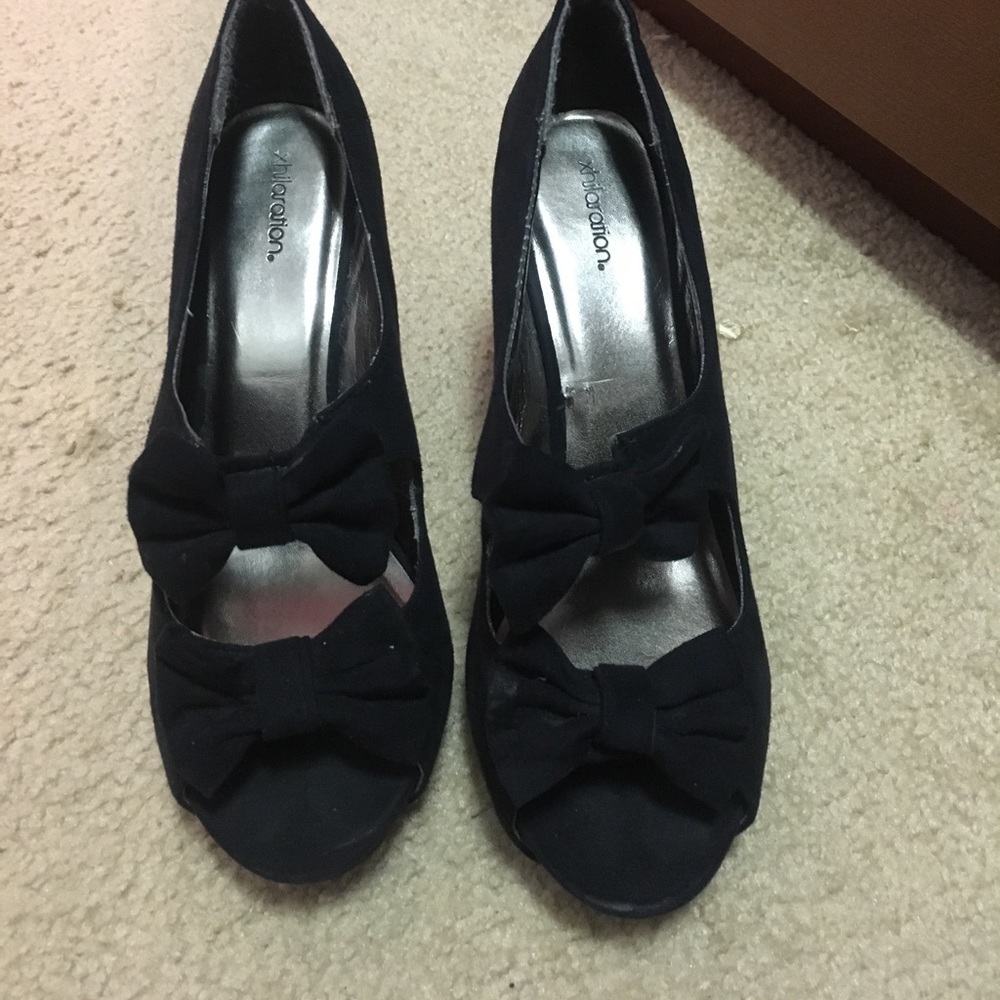 Black bow heels