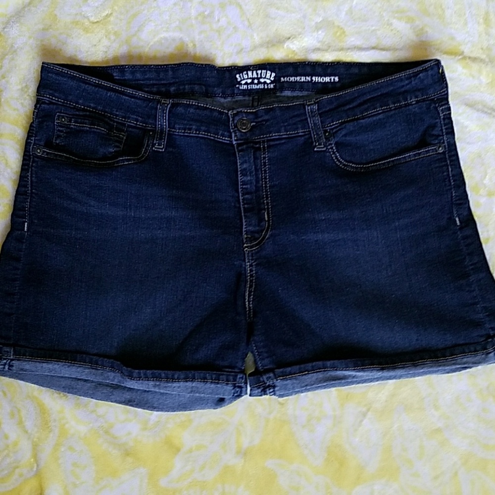 Signature By Levi  Size 16 Modern Shorts
