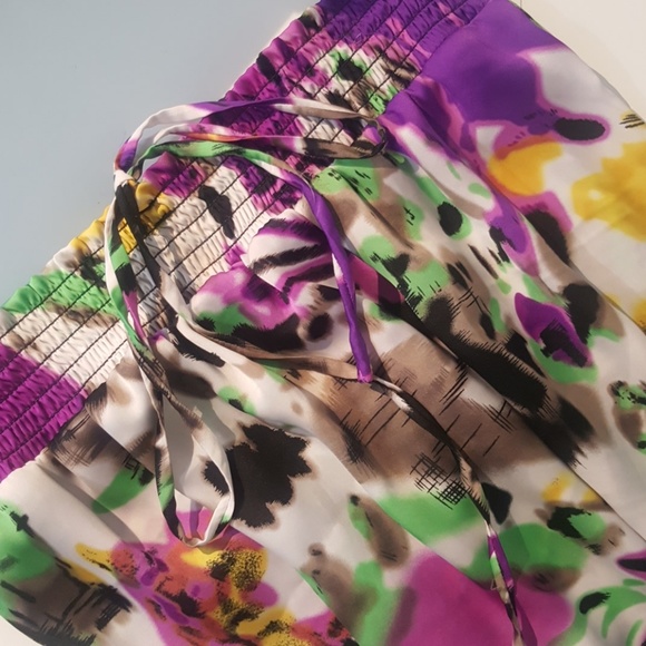 Colorful Sleeveless Blouse - Picture 3 of 3