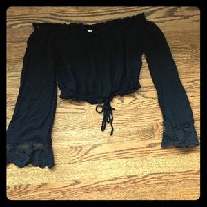 Black long sleeve cropped top