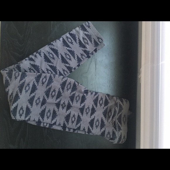 PINK leggings, Aztec print - Picture 1 of 3