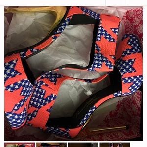 Closed ties high heeled shoes