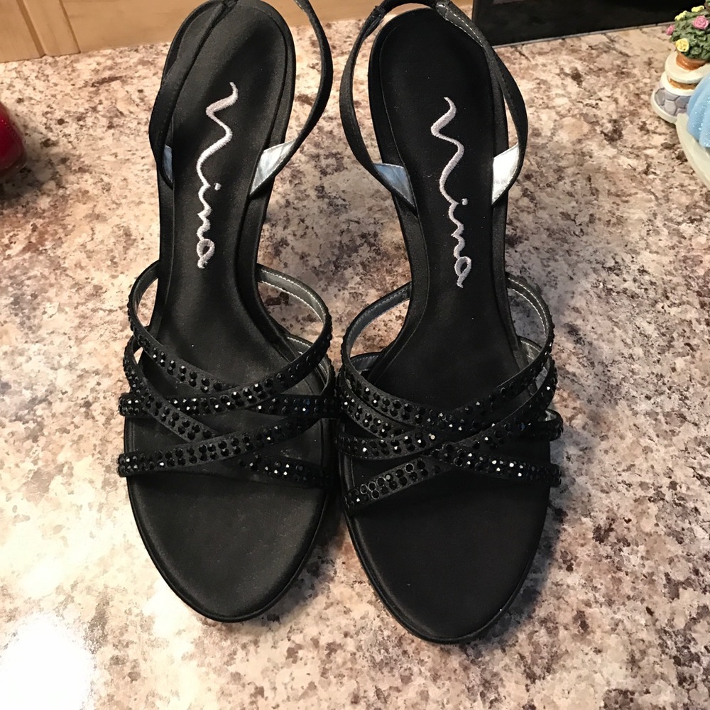 Black sandal with heel and rhinestones. Sling back