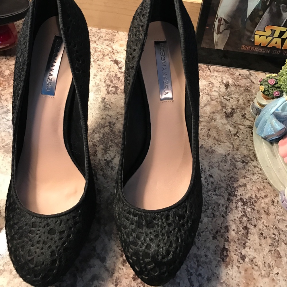 bcbg black pumps