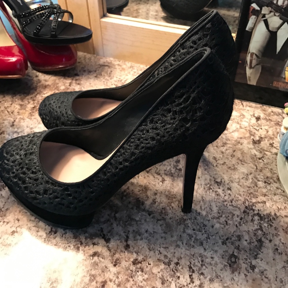 bcbg black pumps