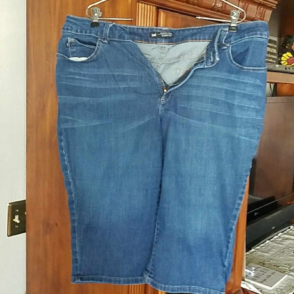 Lee brand capris