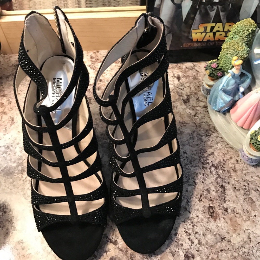 Beautiful stone Michael Kors Pumps