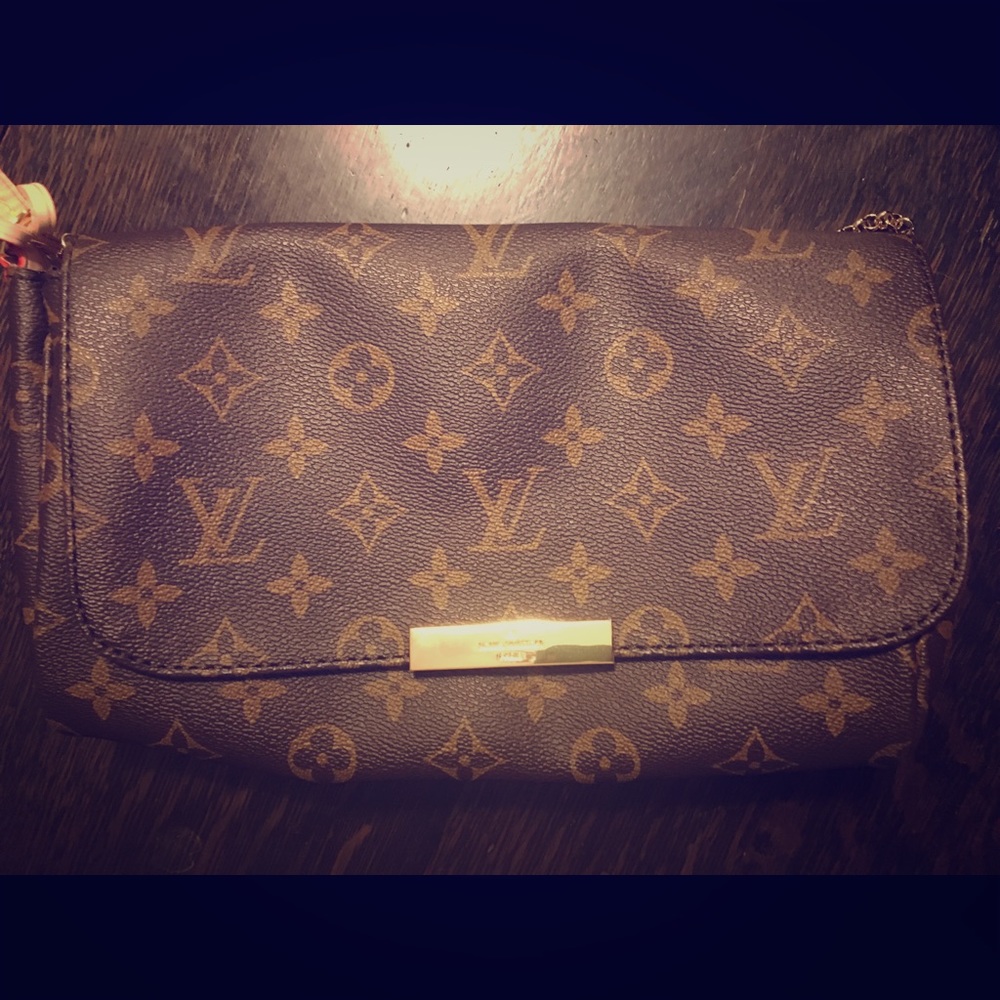 Louie Vuitton Cross Body Purse