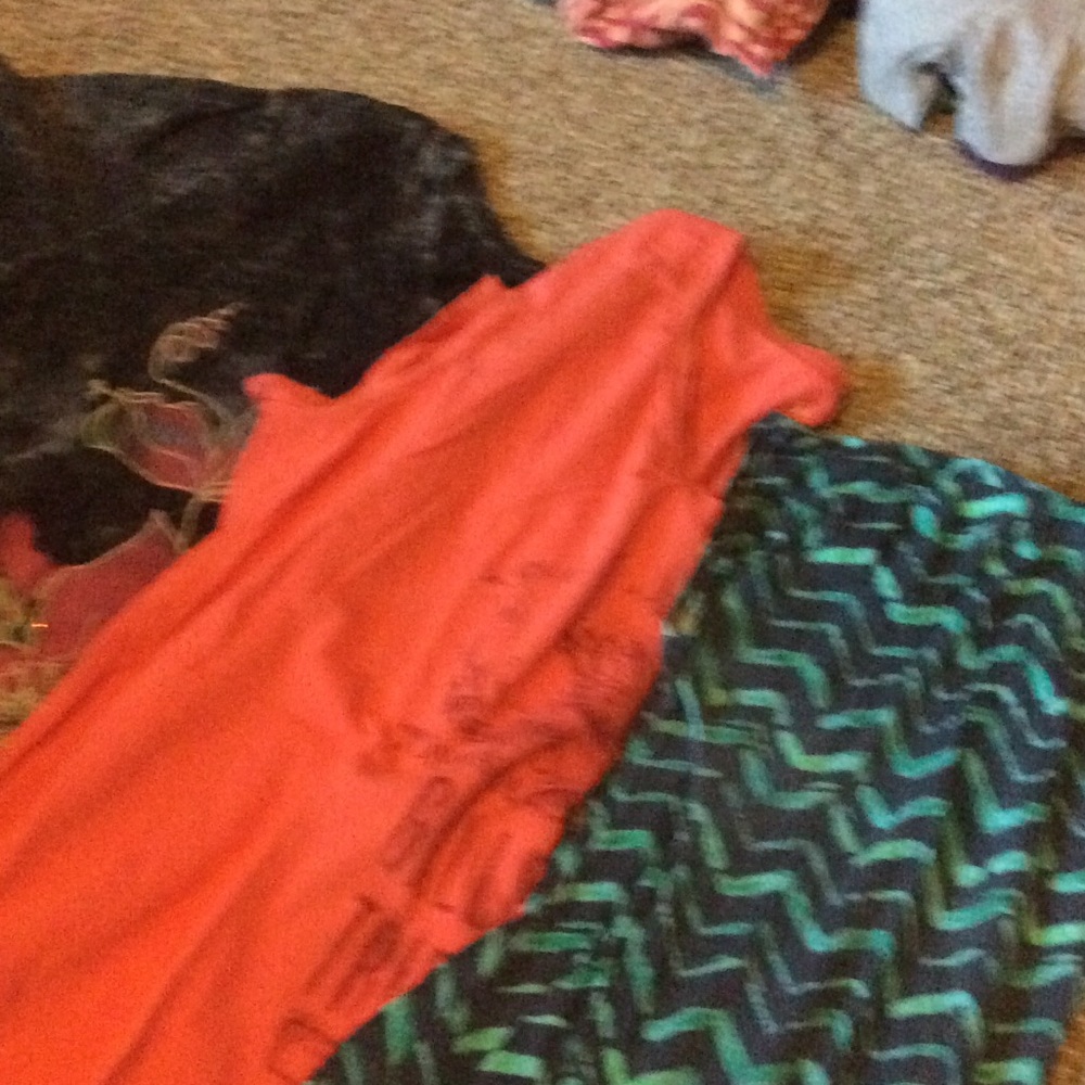 3 woman tee $8