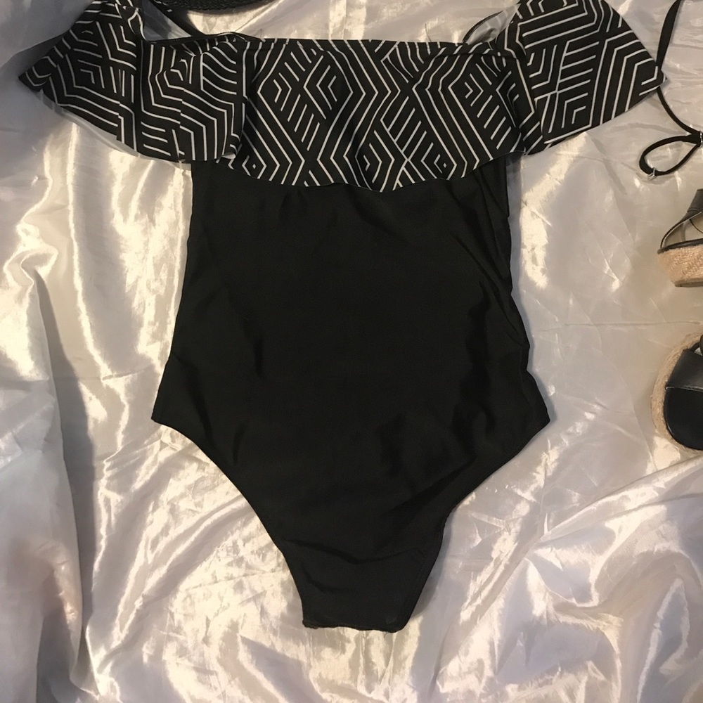 One Piece Ruffle Off Shoulder Swimsuit - Picture 5 of 5