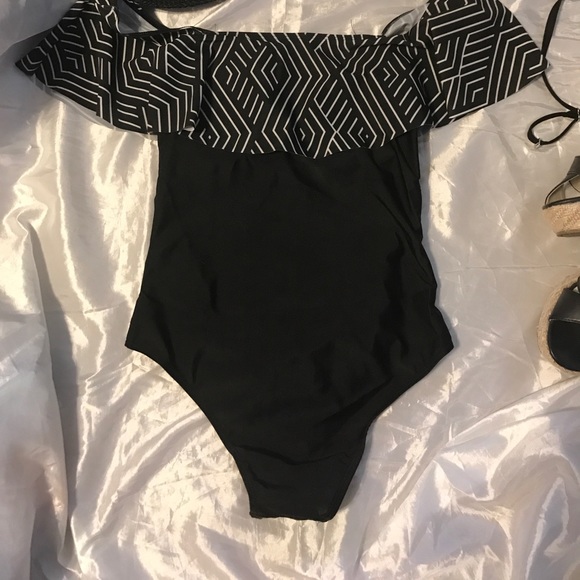 One Piece Ruffle Off Shoulder Swimsuit - Picture 5 of 5