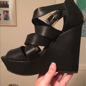 Black wedges