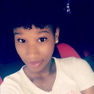 Meet your Posher, Denise