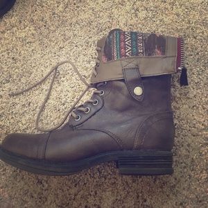 Fall or winter combat boots!