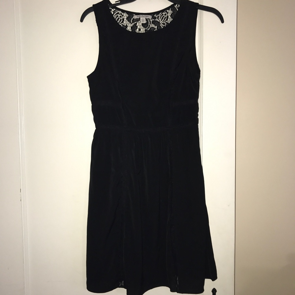 🎉HP🎉 LBD with beautiful lace detail