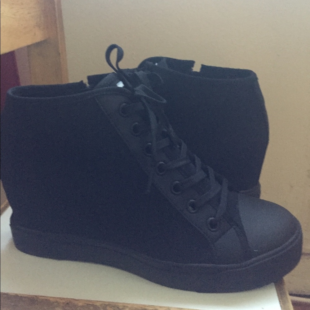 DKNY -Cindy Wedge Sneakers