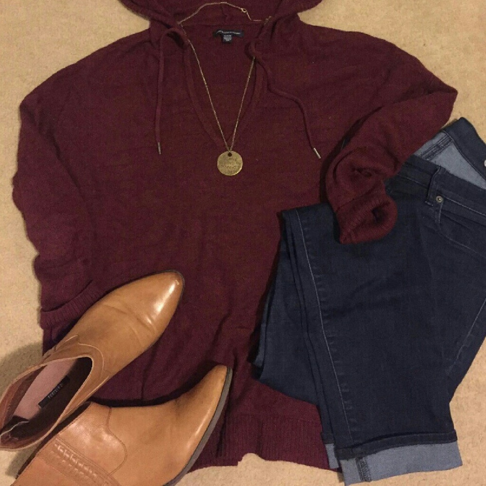 American Eagle Vneck sweater