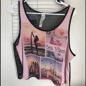 Short mesh back crop top!