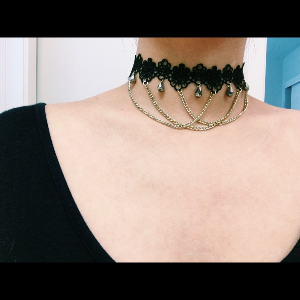 Necklace (choker)