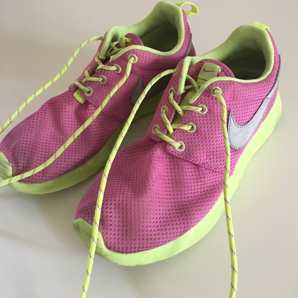 NIKE Pink Running Shoes