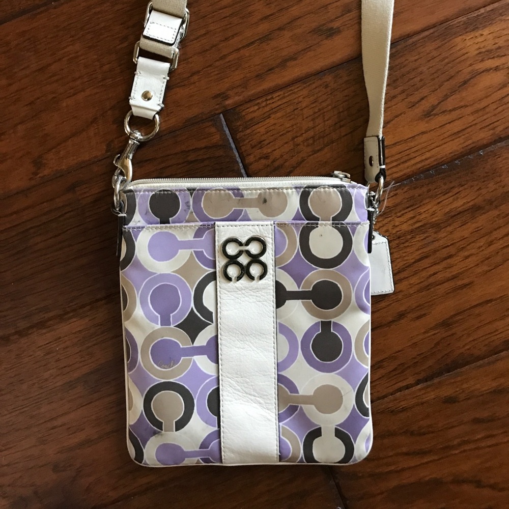 Adjustable strap coach purse