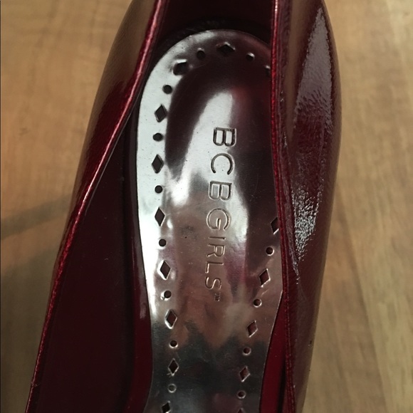 BCBG red peep toe pumps - Picture 2 of 2
