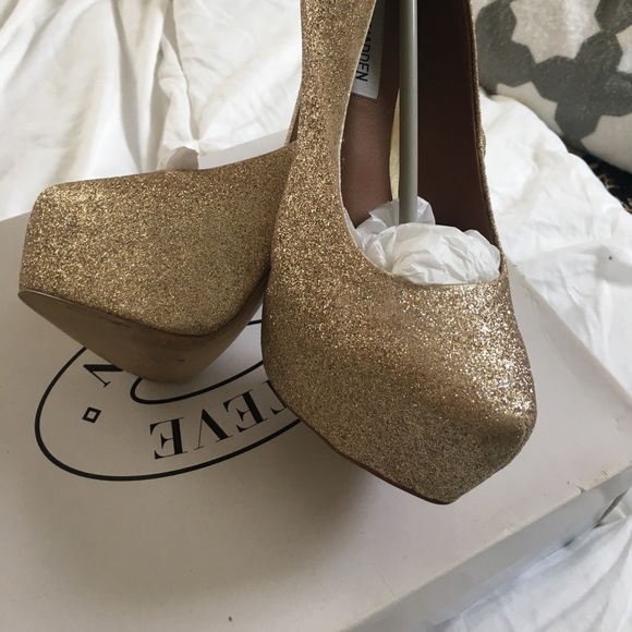 Shoes/Heels from Steven Madden - Picture 2 of 4