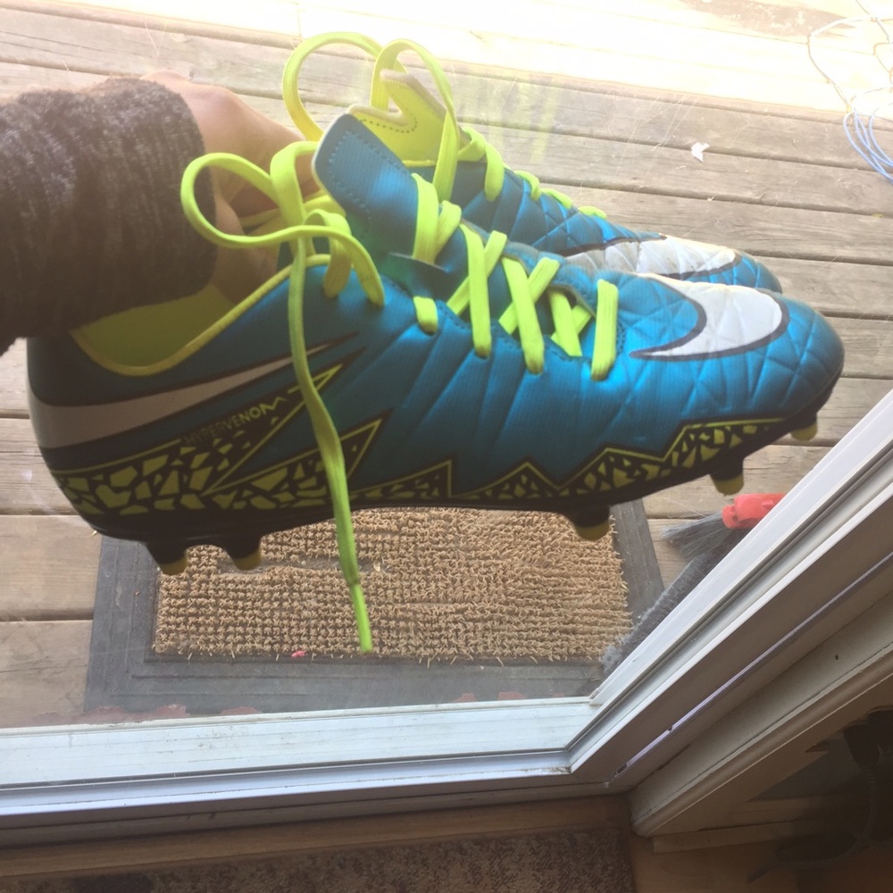 Soccer cleats
