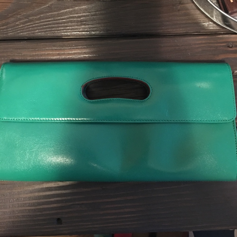 NWOT. Green Hobo clutch