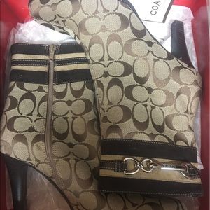 Authentic Arissa Coach booties size 8