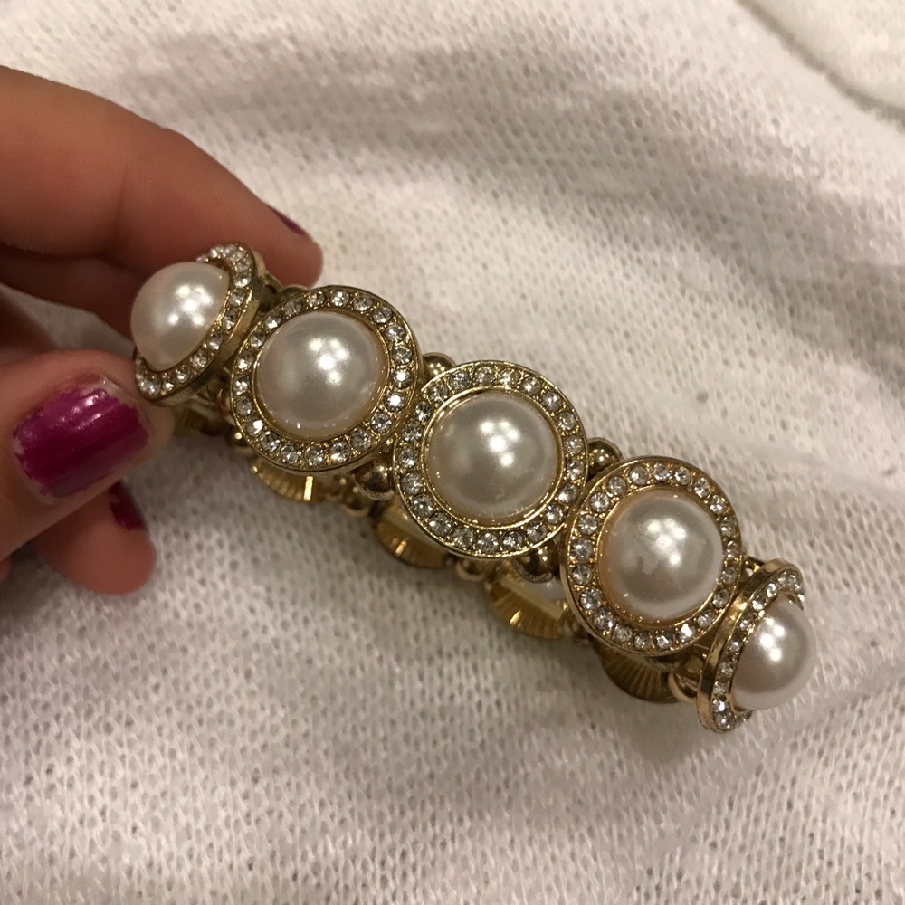 Gold pearl stretch bracelet