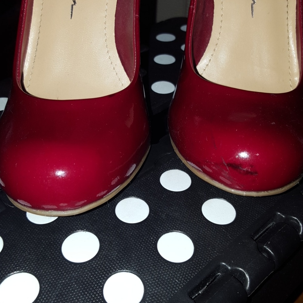 red heels - Picture 2 of 4