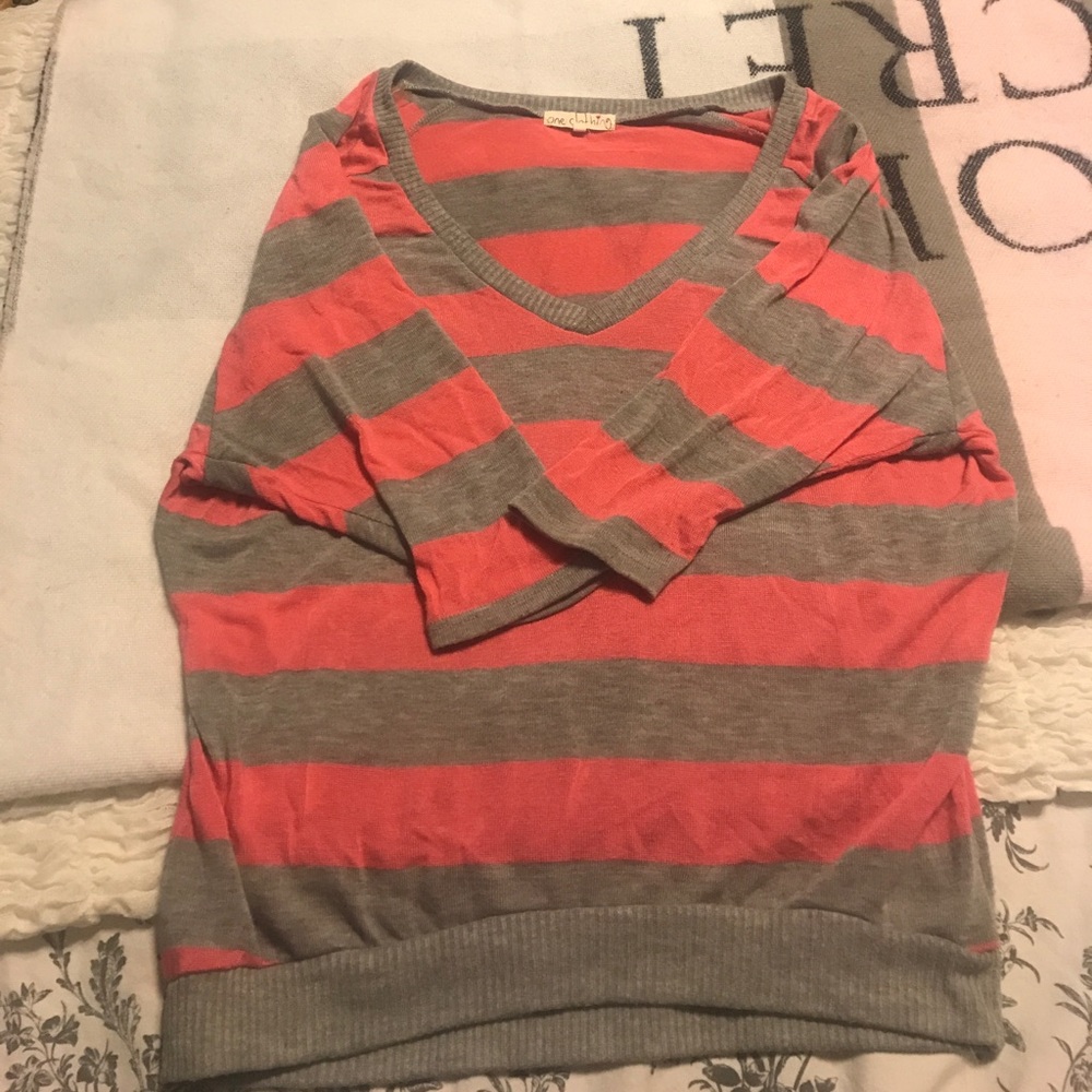Gray short sleeved sweater