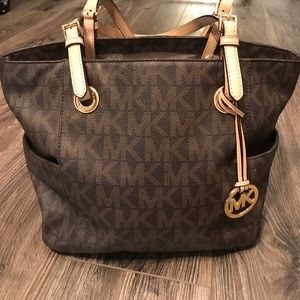 Authentic Michael Kors Tote in EXCELLENT condition