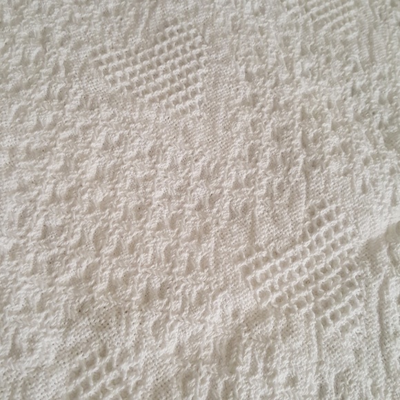 Beautiful white Afghan blankie for baby's crib - Picture 3 of 3