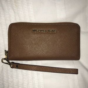 Michael Kors Jet Set Wristlet