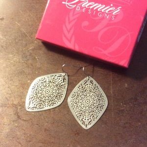 Premier Designs Silver Lace earrings