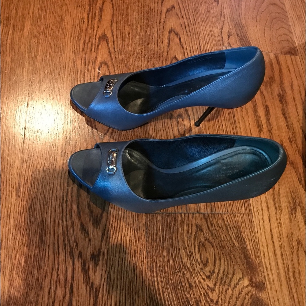 Gucci open toed heels 39