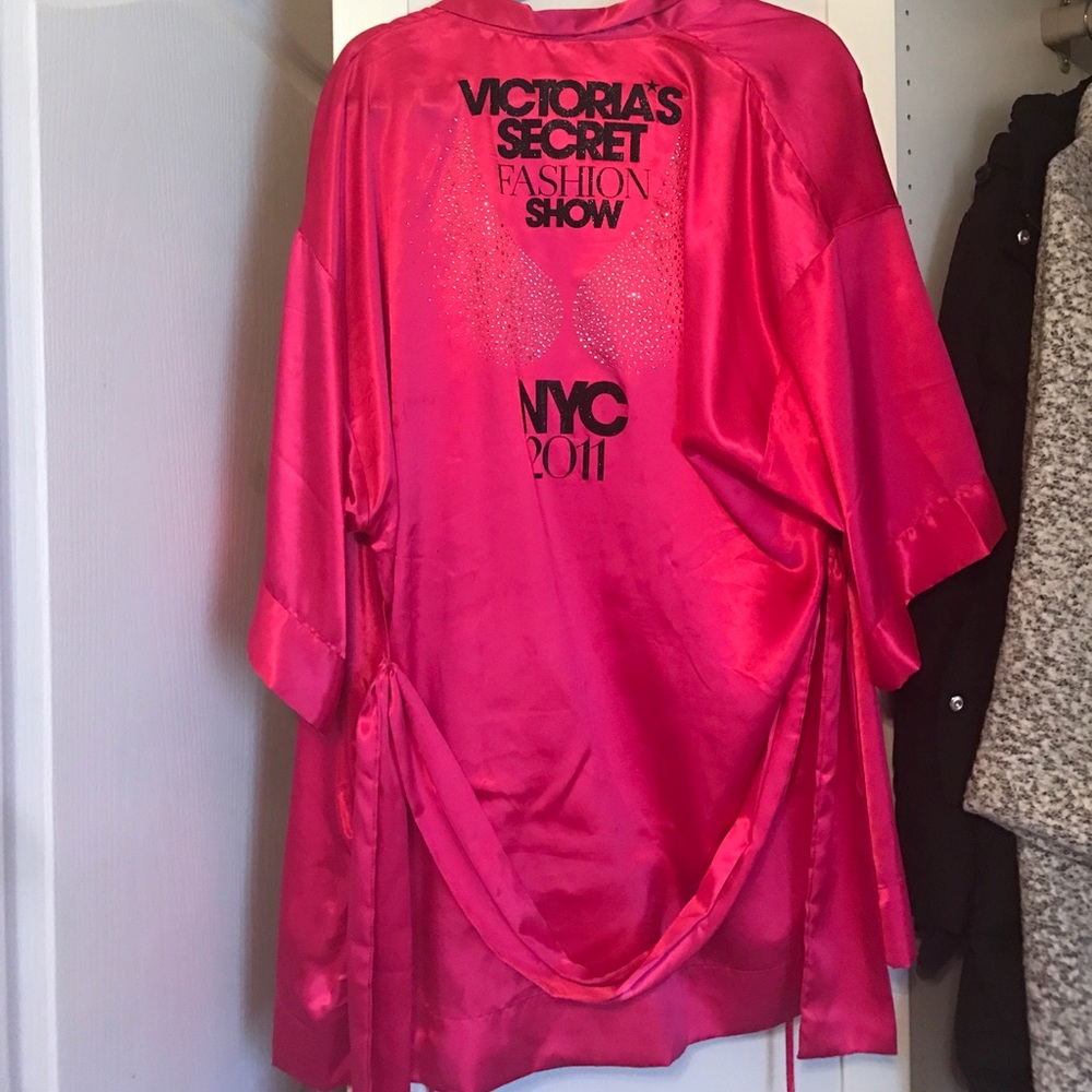 Victoria's Secret 2011 fashion show robe