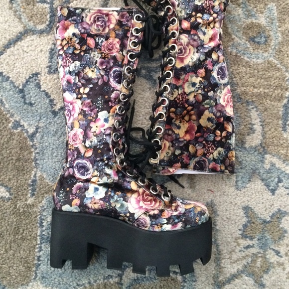 Current Mood velvet platform boots. - Picture 3 of 3