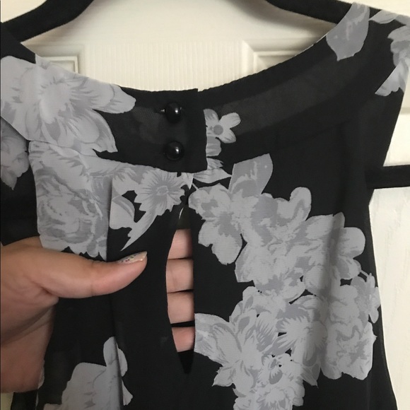 Floral Halter Blouse - Picture 4 of 5