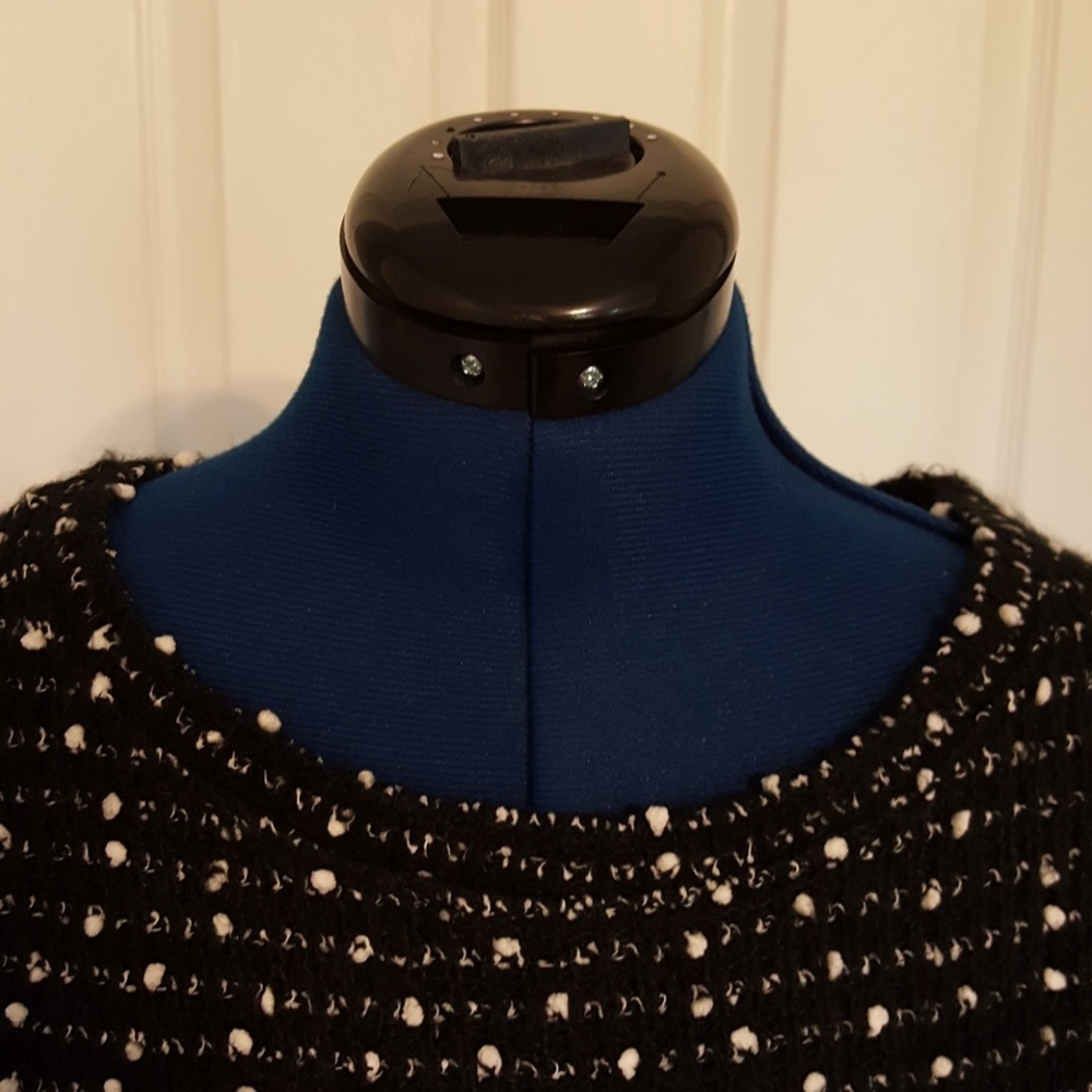 Sweater - Picture 4 of 4