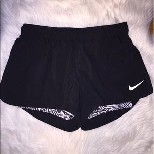 Nike BLACK SHORTS SIZE S