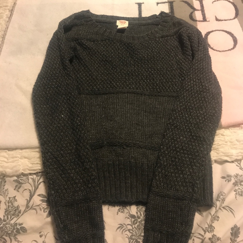 Gray fitted sweater