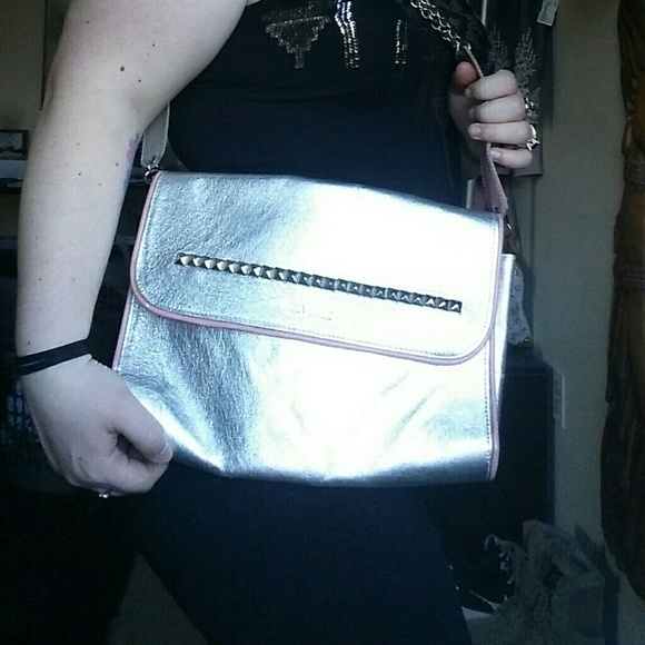 Ona Saez metallic crossbody bag - Picture 2 of 7