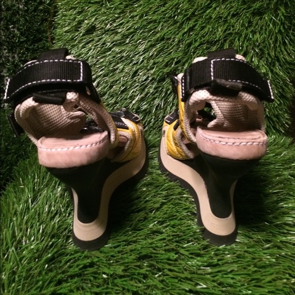 Made in Italy vintage DKNY wedges price drop today only - Picture 2 of 8